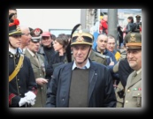 Il sindaco Pisapia spara un colpo di cannone a salve per dare il via alla Stramilano 2012 - Foto di Luca Cambré