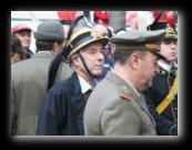 Il sindaco Pisapia spara un colpo di cannone a salve per dare il via alla Stramilano 2012 - Foto di Luca Cambré