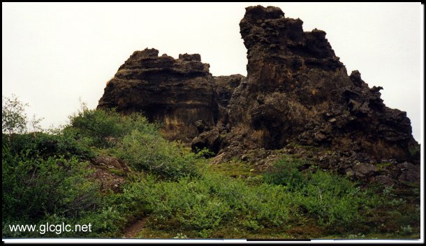 586x327 pixels (58K)