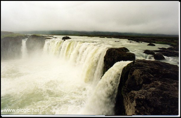 602x390 pixels (45K)