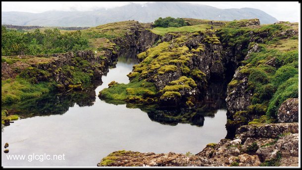 586x318 pixels (74K)
